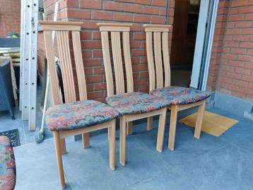 6 stoelen aan 20€