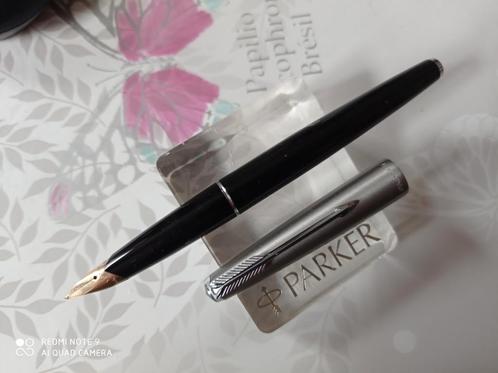 Stylo plume Parker 65 chrome brushed classic 14kt M size, Verzamelen, Pennenverzamelingen, Gebruikt, Vulpen, Parker, Ophalen of Verzenden