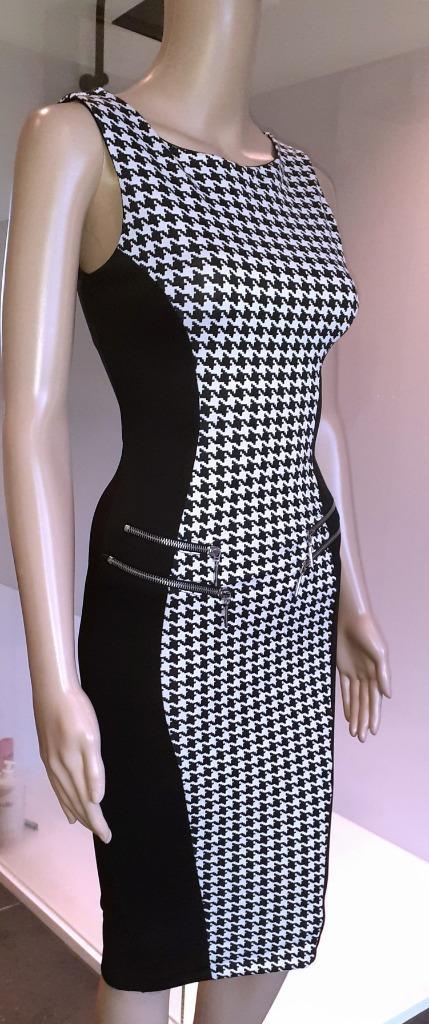 Midi jurk zwart wit houndstooth Rinascimento XS, Kleding | Dames, Jurken, Nieuw, Maat 34 (XS) of kleiner, Wit, Knielengte, Verzenden