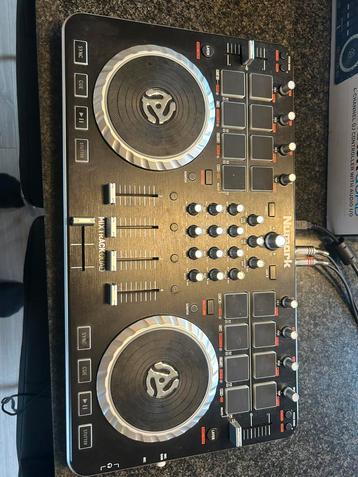 Numark mixtrack quad, Musique & Instruments, DJ sets & Platines, Enlèvement, Comme neuf, Platine, Numark