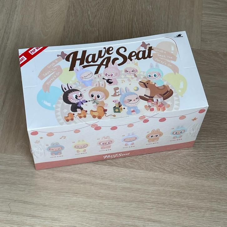 POPMART Labubu Have A Seat Blind Box Sealed (single), Verzamelen, Poppetjes en Figuurtjes, Verzenden