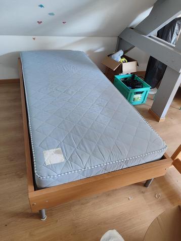 1 persoonsbed met lattenbodem en matras