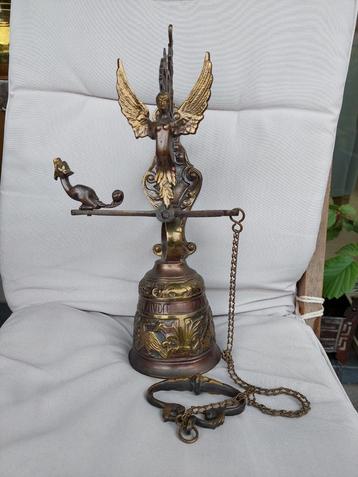 Cloche de monastère en bronze beschikbaar voor biedingen