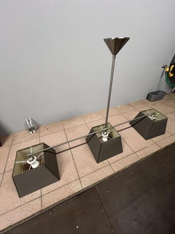 Hanglamp met drie stoffen kappen in perfecte staat. beschikbaar voor biedingen
