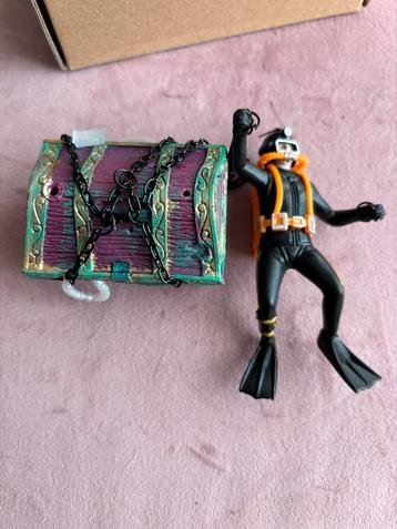 Duiker en schatkist voor aquarium beschikbaar voor biedingen