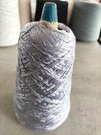 Cône de laine brillante de 330 gr  N  12., Enlèvement ou Envoi