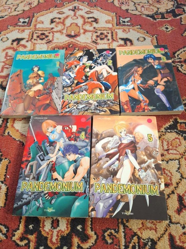 Pandemonium V1-V5 OOP French Language RARE From Jung Tae Lee, Boeken, Romans, Zo goed als nieuw, Wereld overig, Ophalen of Verzenden