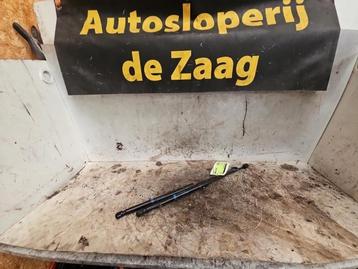 Gasdemperset Kofferdeksel van een Mercedes A-Klasse beschikbaar voor biedingen