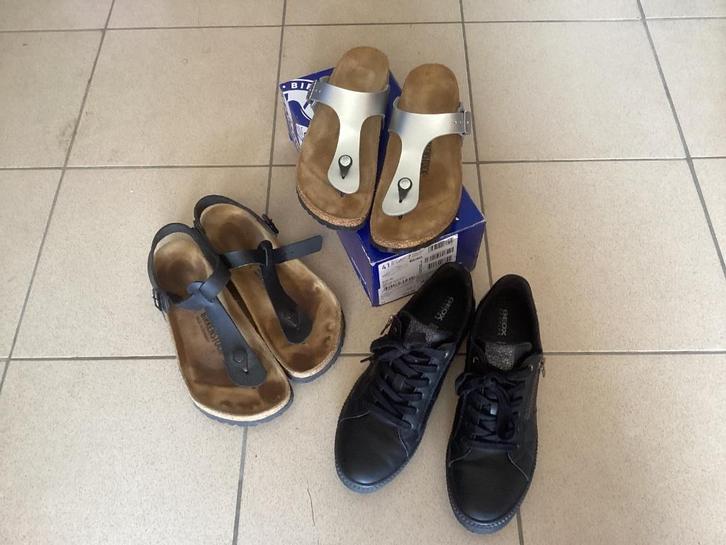 Geox en Birkenstocks, Kleding | Dames, Schoenen, Zo goed als nieuw, Slippers, Zwart, Ophalen of Verzenden