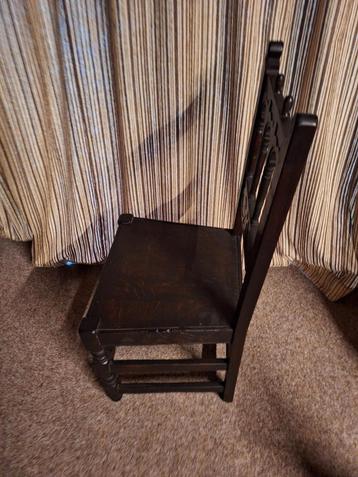 Zeer speciale volledig massieve stoel  beschikbaar voor biedingen