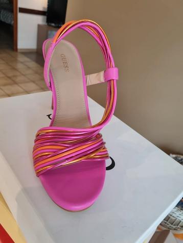 Guess sandalen beschikbaar voor biedingen