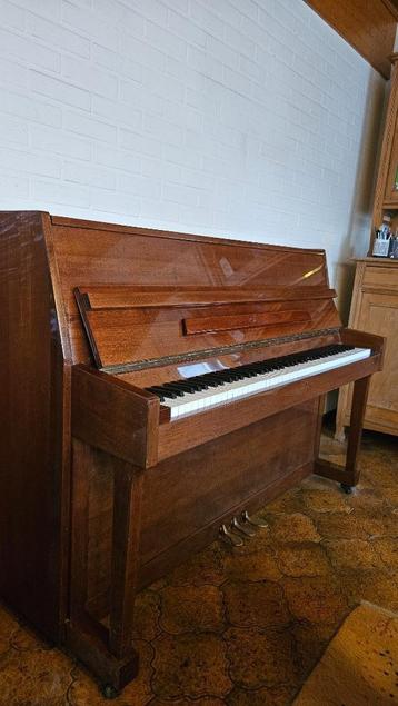 Akoestische Piano beschikbaar voor biedingen