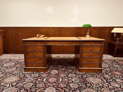 Klassiek Engels Chesterfield Bureau Partnerdesk, Antiek en Kunst, Antiek | Kantoor en Zakelijk, Ophalen of Verzenden