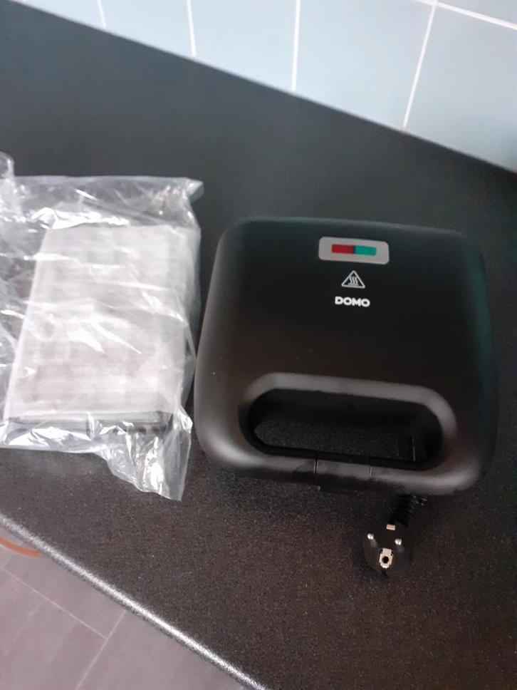 Domo croque monsieur en wafelijzer in 1, Elektronische apparatuur, Wafelijzers, Zo goed als nieuw, Uitneembare platen, Vaatmachinebestendige platen