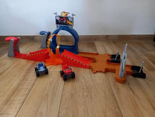 fisher price Blaze en de monster trucks + 8 losse trucks, Kinderen en Baby's, Speelgoed | Racebanen, Gebruikt, Racebaan, Handmatig