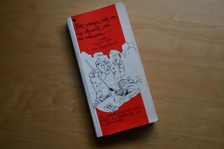 Het venijn zit in de staart, zei de schepen, Boeken, Humor, Gelezen, Anekdotes en Observaties, Ophalen of Verzenden