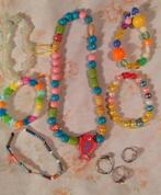 kinder armbanden ketting ringen Alles samen, Handtassen en Accessoires, Kindersieraden, Ophalen of Verzenden, Armband