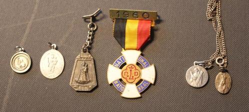 set religieuze en herdenkingsmedailles, Verzamelen, Religie, Gebruikt, Christendom | Katholiek, Sieraad, Ophalen of Verzenden