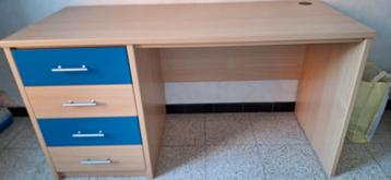 Stevig, ruim modern bureau als nieuw beschikbaar voor biedingen