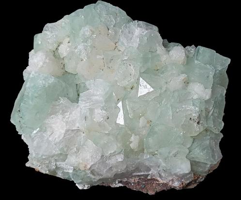 Groot stuk met groene APOPHYLLIET kristallen., Verzamelen, Mineralen en Fossielen, Mineraal, Ophalen of Verzenden