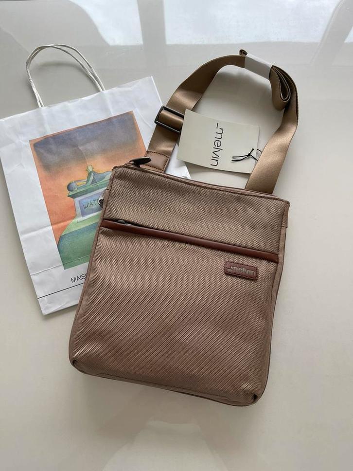 Nieuwe Melvin schoudertas ., Handtassen en Accessoires, Tassen | Damestassen, Zo goed als nieuw, Beige, Ophalen of Verzenden