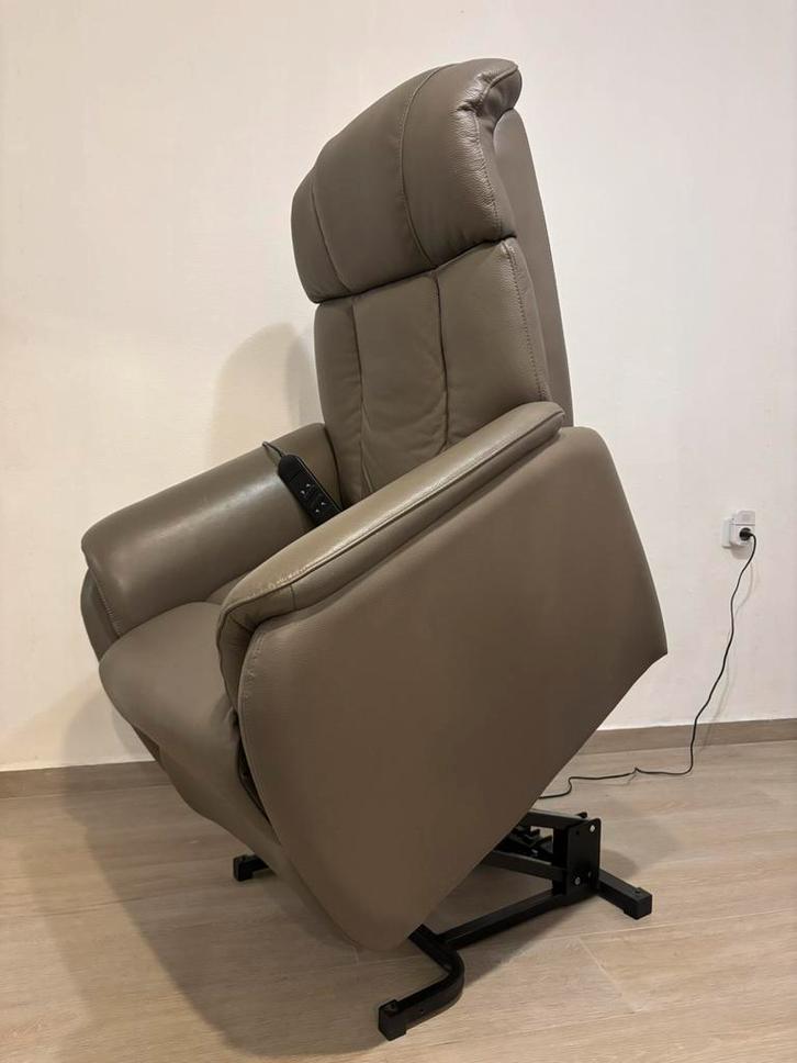 Lederen elektrische relaxzetel met liftfunctie, tot 140 kg!, Huis en Inrichting, Fauteuils, Zo goed als nieuw, Leer, Ophalen