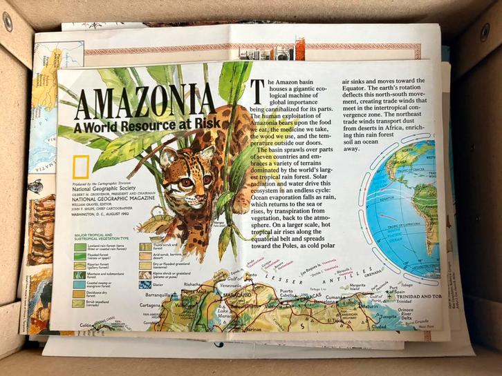 Doos met +85 verrassende kaarten van National Geographic, Boeken, Atlassen en Landkaarten, Gelezen, Overige typen, Wereld, Ophalen of Verzenden