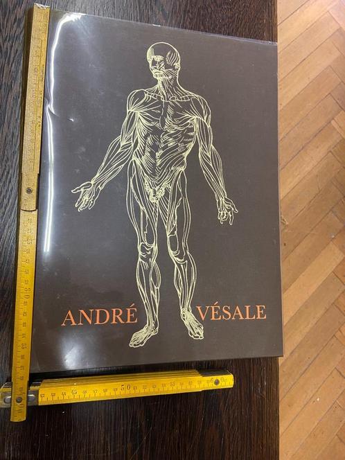 Vésale Iconographie anatomique texte en français 93 planches, Boeken, Wetenschap, Zo goed als nieuw, Overige wetenschappen, Ophalen
