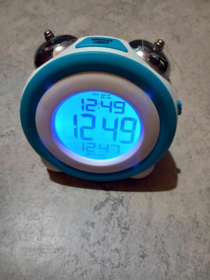 Digitale wekker met dubbel alarm met achtergrondverlichting, Elektronische apparatuur, Wekkers, Nieuw, Digitaal, Ophalen