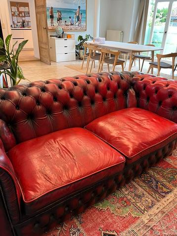 Chesterfield rood - 2 zitplaatsen  beschikbaar voor biedingen