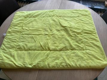 Groen speeldeken beschikbaar voor biedingen