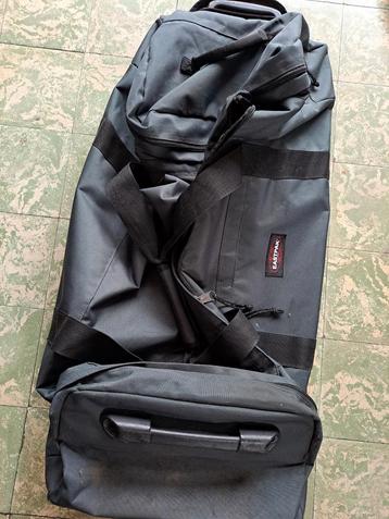 Grote reistas op wielen Eastpak beschikbaar voor biedingen