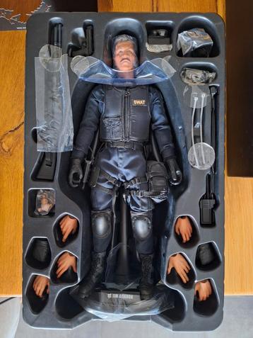Hot Toys Lt. Jim Gordon versuit Swat suit