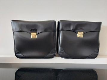 Vintage fietstassen set beschikbaar voor biedingen