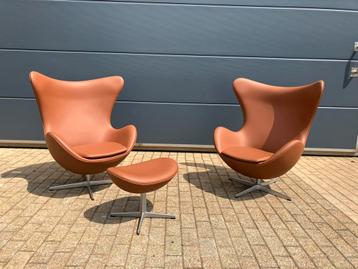 2x Fritz Hansen Egg Chair + Ottoman in Cognac leder NIEUW!! beschikbaar voor biedingen