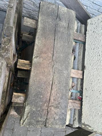 Betontegels met houtlook beschikbaar voor biedingen