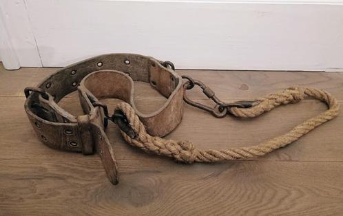 antieke band uit  zeer sterk tuigleer en dikke ruwe koord, Antiek en Kunst, Curiosa en Brocante, Ophalen of Verzenden