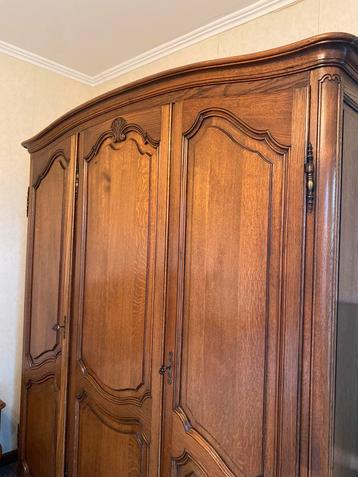 Garde robe avec penderie en chêne beschikbaar voor biedingen