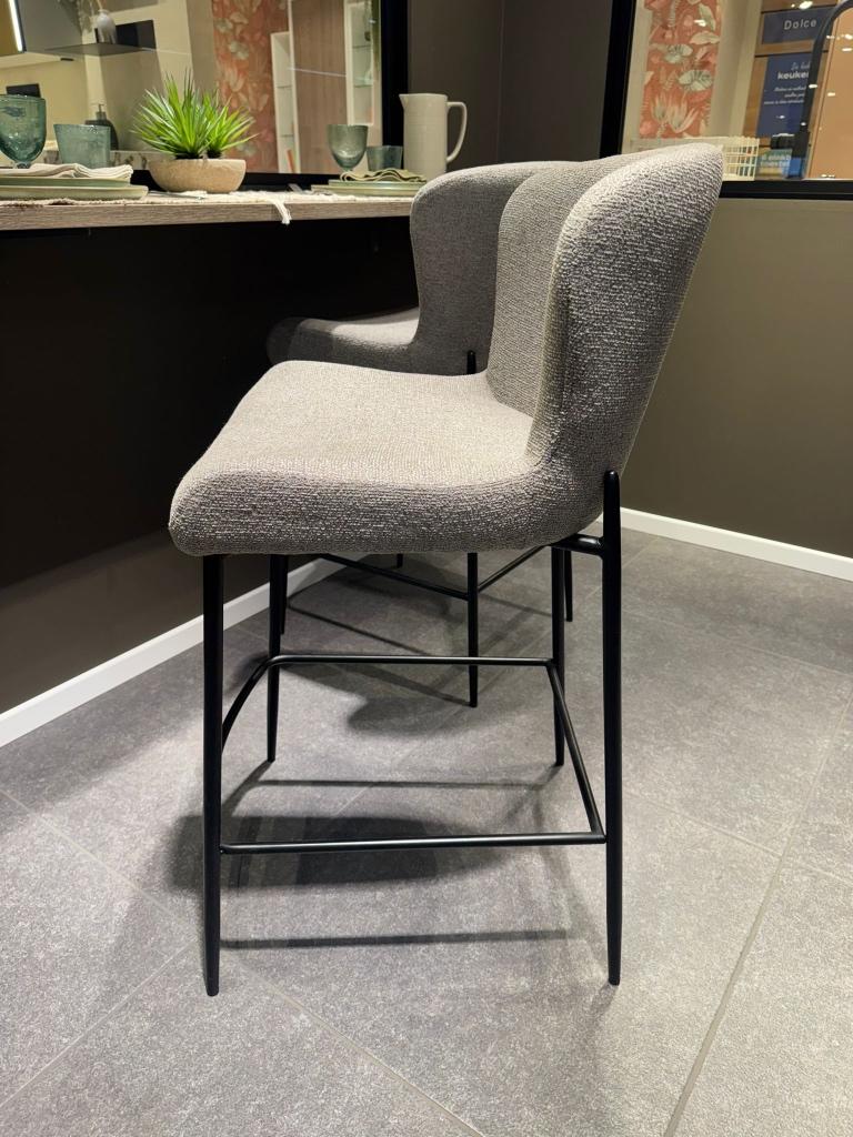 Set van 2 leuke barstoelen - Perfect voor aan een kookeiland, Huis en Inrichting, Stoelen, Ophalen, Zwart, Stof, Twee