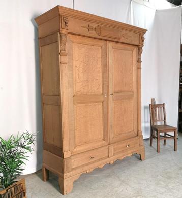 Armoire High Antique Malines en chêne lessivé H 222 L 170