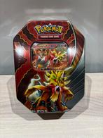 Pokemon Paradox Destinies EX Tin – Gouging Fire, Ophalen of Verzenden, Zo goed als nieuw, Booster, Foil