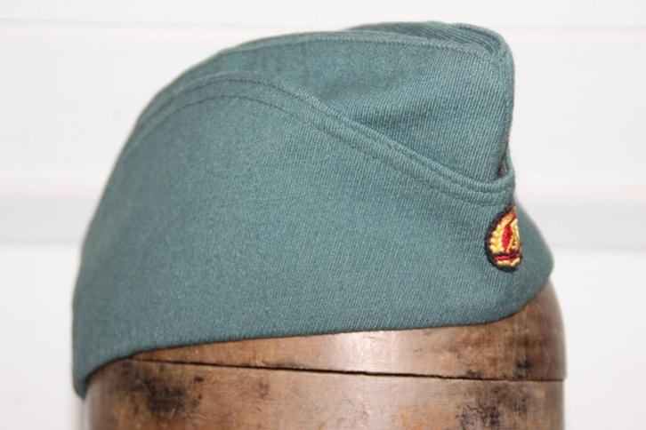 Politiemuts van de RDA Oost-Duitsland, Verzamelen, Militaria | Algemeen, Landmacht, Helm of Baret, Verzenden