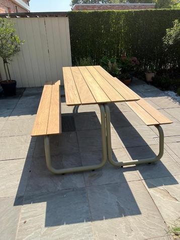 Wünder tuinbank beschikbaar voor biedingen