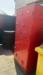 Rode kast met 4 sloten, Enlèvement, Utilisé