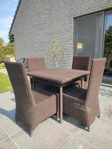 Tuintafel met 4 stoelen winter en zomersterk  beschikbaar voor biedingen