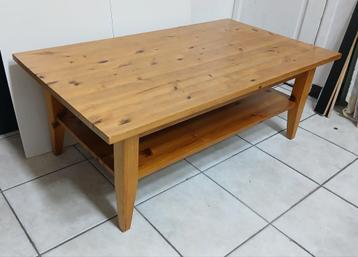 Houten salontafel beschikbaar voor biedingen