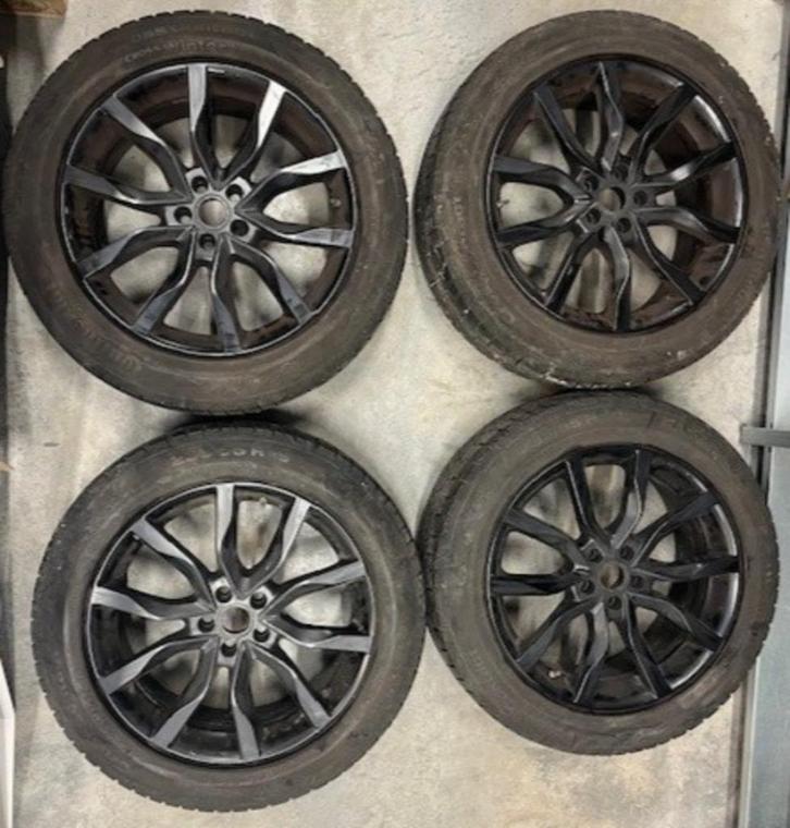 Land Rover19” zwarte velgen winterbanden 235/55R19, Auto-onderdelen, Banden en Velgen, Velg(en), Winterbanden, 19 inch, 235 mm