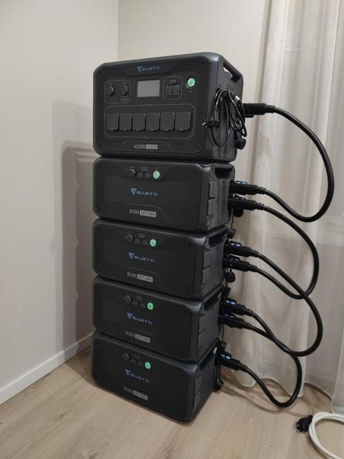 Bluetti AC300 Powerstation + 4 x Bluetti B300 extra batterij, Computers en Software, Noodvoedingen (UPS), Zo goed als nieuw, Ophalen of Verzenden