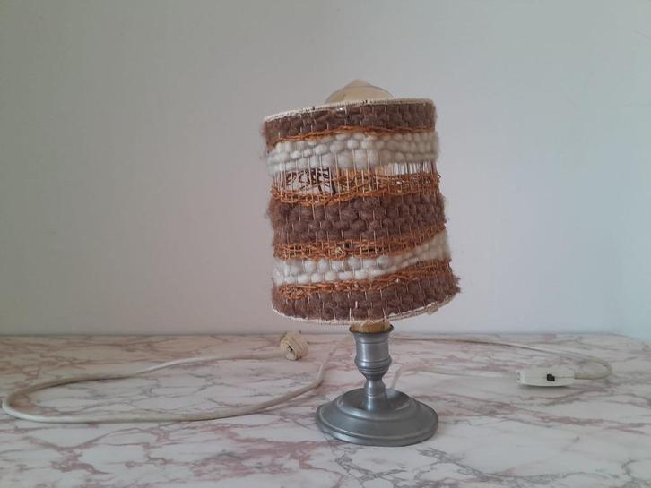 Vintage bedlamp met geweven kap — retro stijl 7, Huis en Inrichting, Lampen | Tafellampen, Gebruikt, Minder dan 50 cm, Metaal
