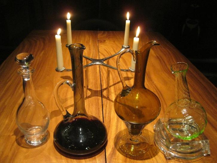 Elegante decanteerkaraffen voor rood en wit, Antiek en Kunst, Antiek | Glaswerk en Kristal, Ophalen of Verzenden